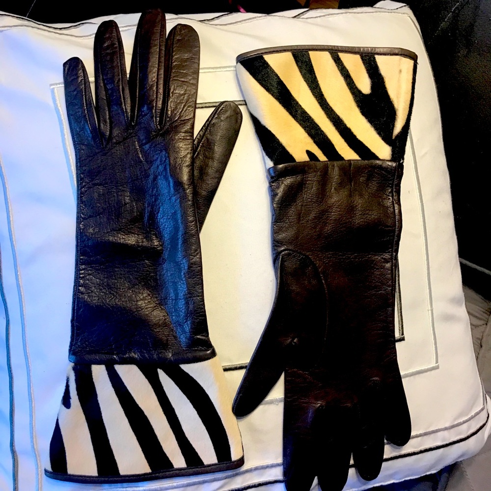Unique find!! Beautiful zebra cuff leather gloves
